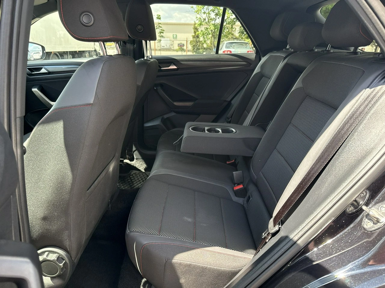 Volkswagen T-Roc - Zdjęcie 14