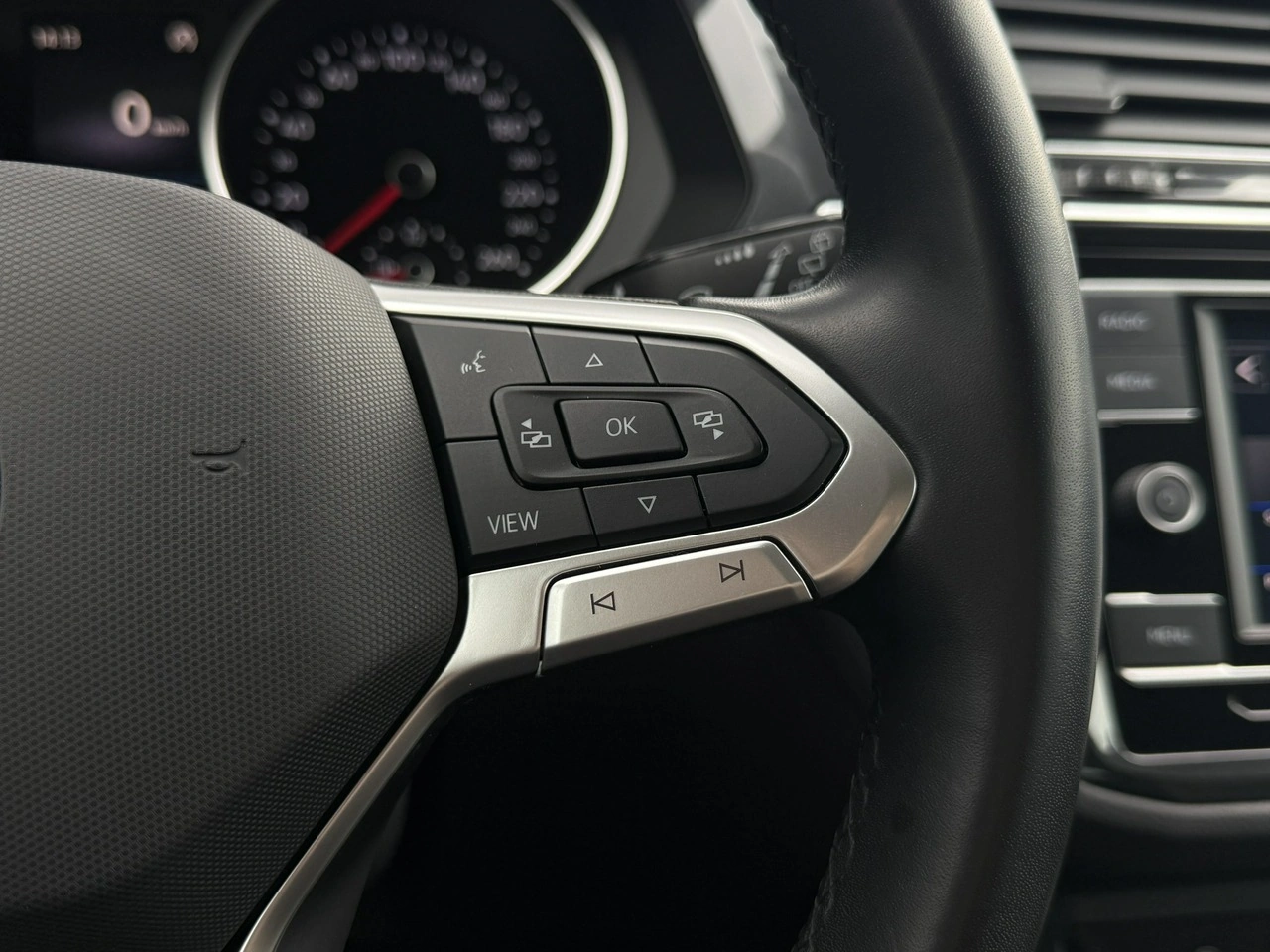 Volkswagen Tiguan - Zdjęcie 16