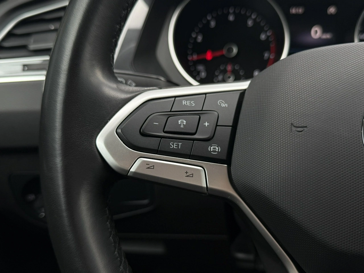 Volkswagen Tiguan - Zdjęcie 17