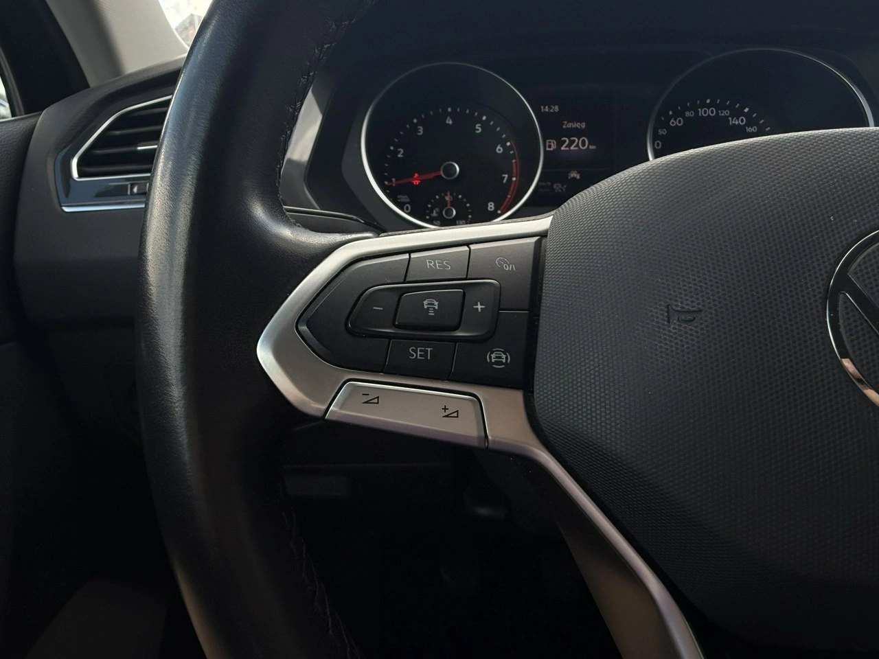 Volkswagen Tiguan - Zdjęcie 8