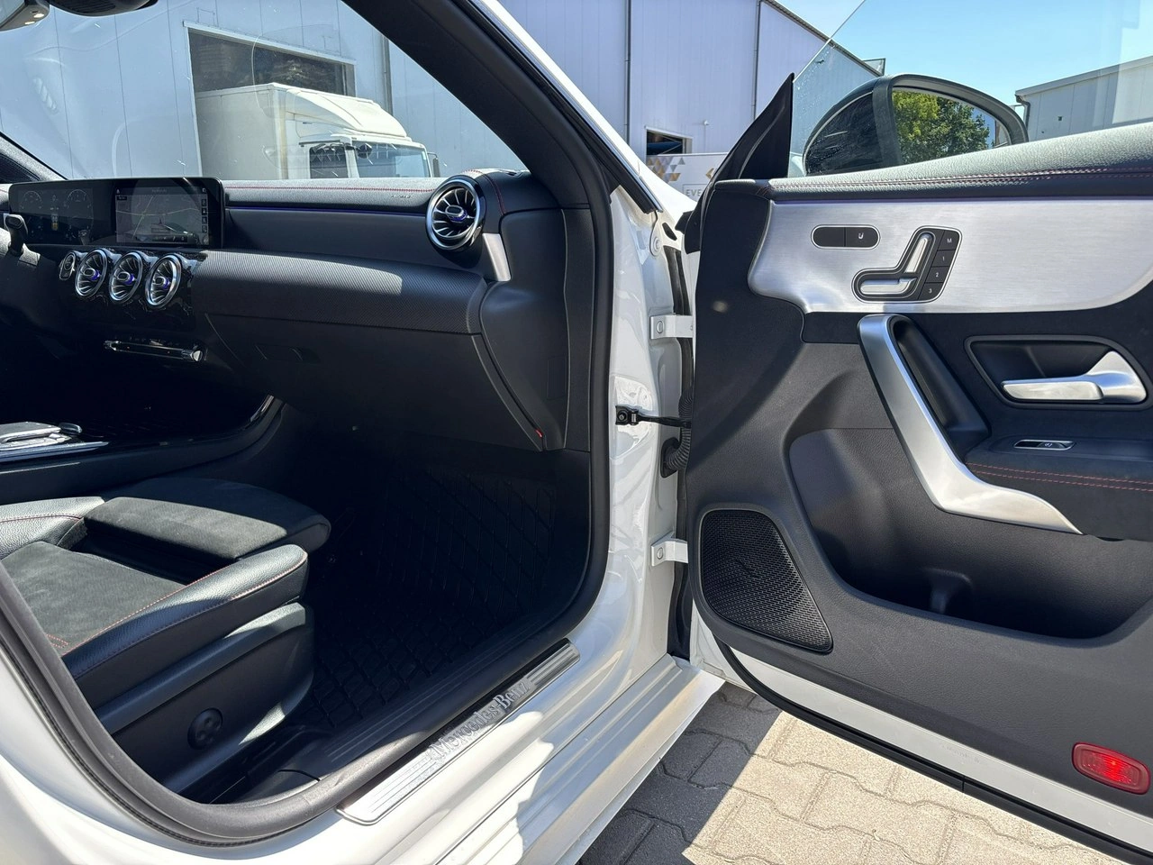 Mercedes CLA 200 - Zdjęcie 17