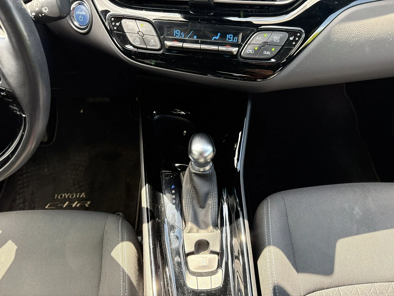 Toyota C-HR - Zdjęcie 23