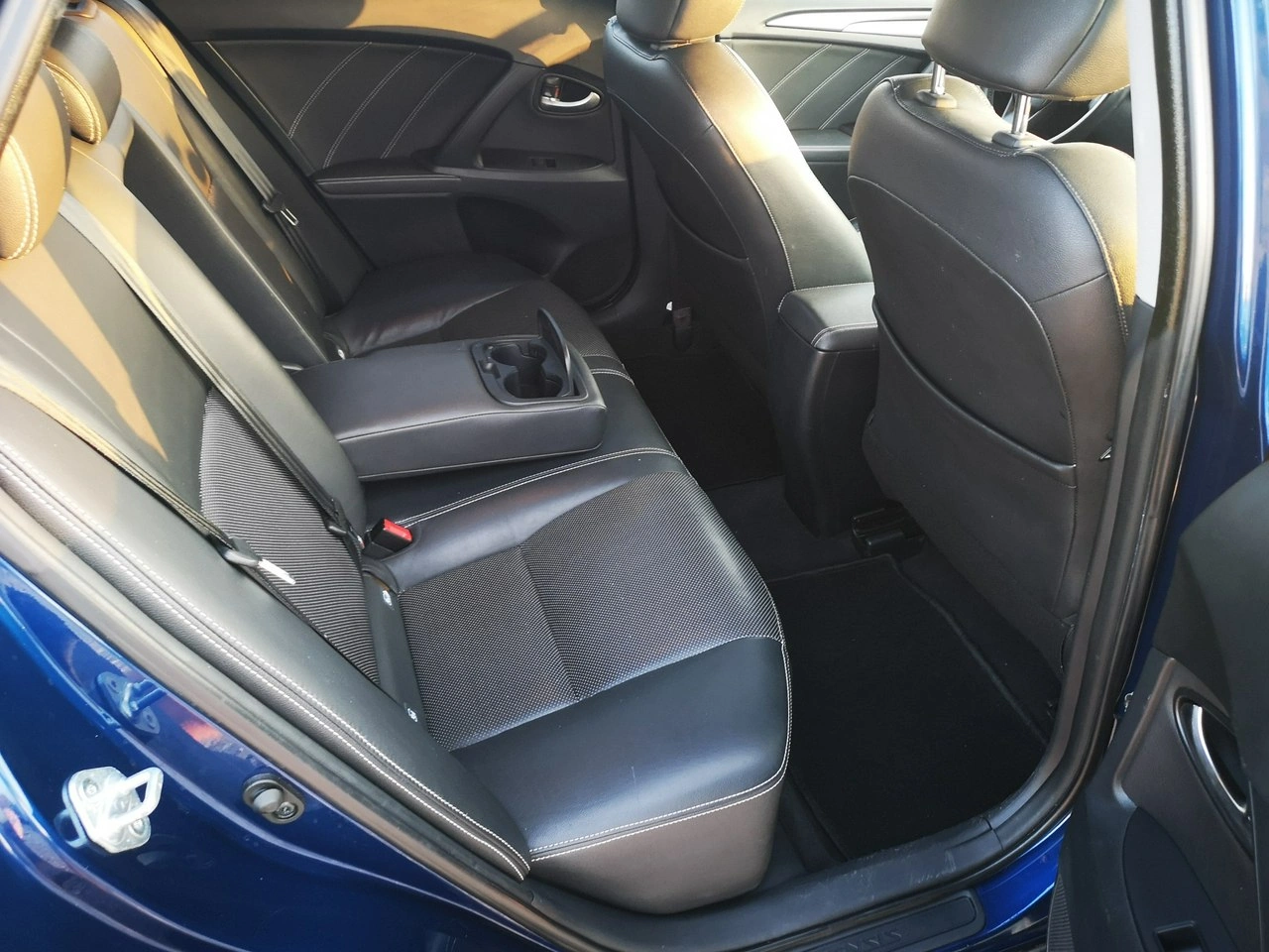 Toyota Avensis - Zdjęcie 11