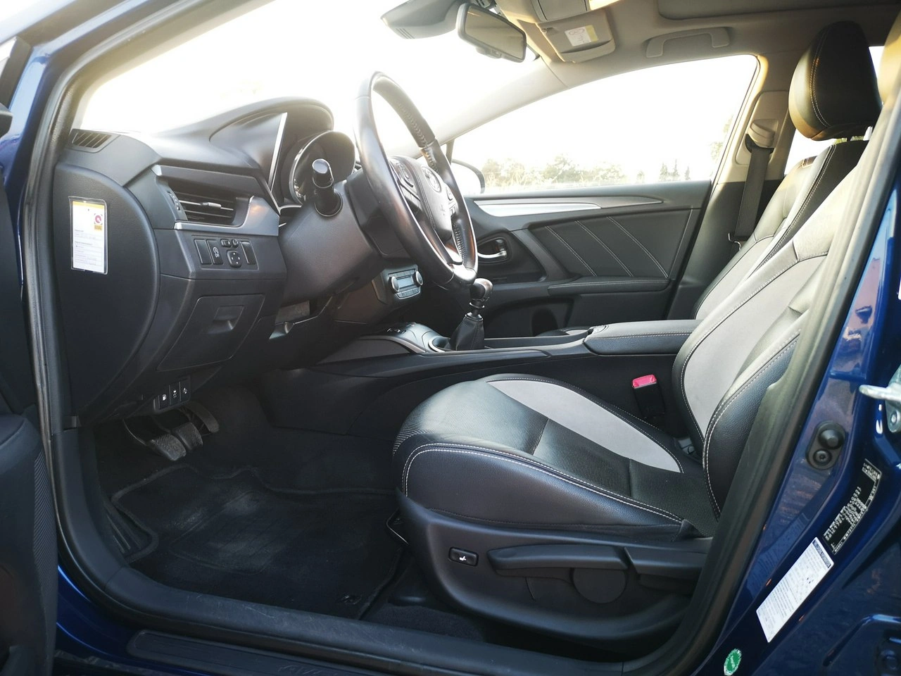 Toyota Avensis - Zdjęcie 12