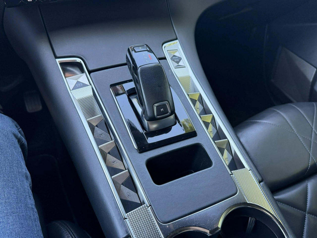 DS Automobiles DS 7 Crossback - Zdjęcie 14