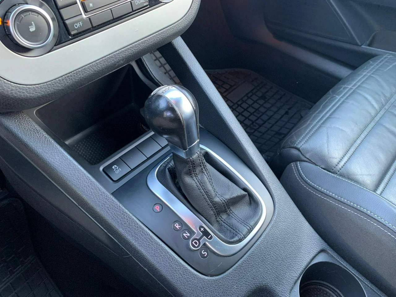 Volkswagen Scirocco - Zdjęcie 15