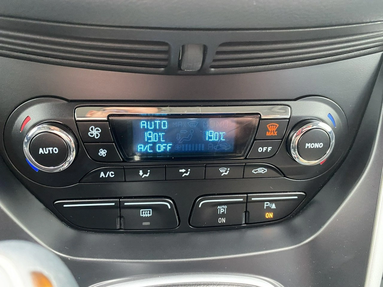 Ford Grand C-MAX - Zdjęcie 14