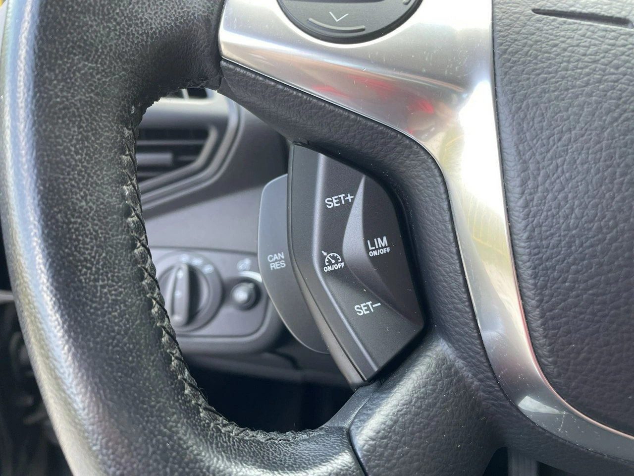 Ford Kuga - Zdjęcie 14