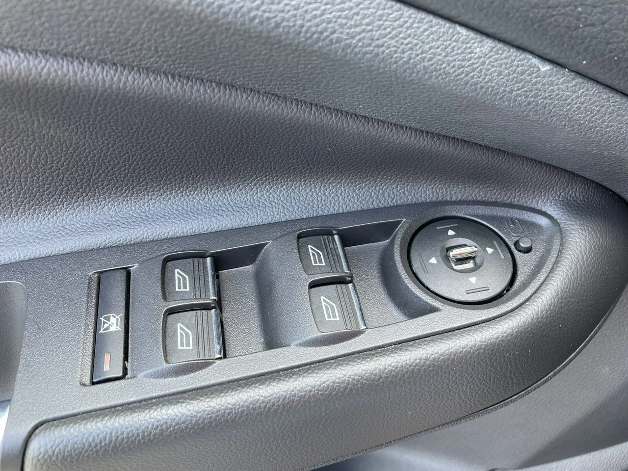 Ford Kuga - Zdjęcie 15