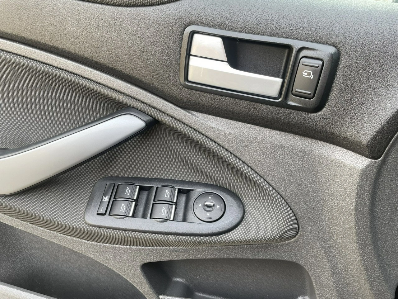Ford Kuga - Zdjęcie 11