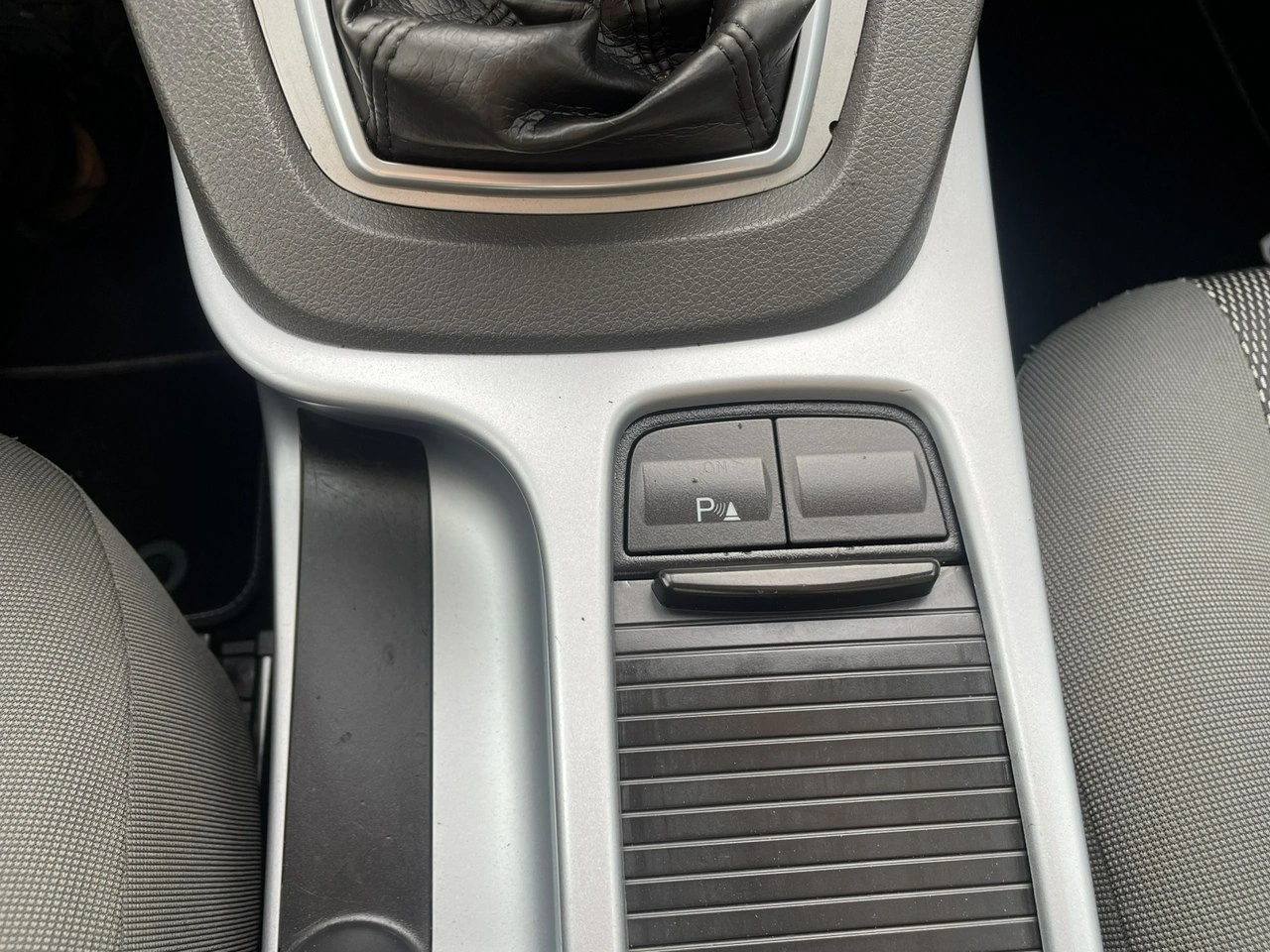 Ford Kuga - Zdjęcie 14