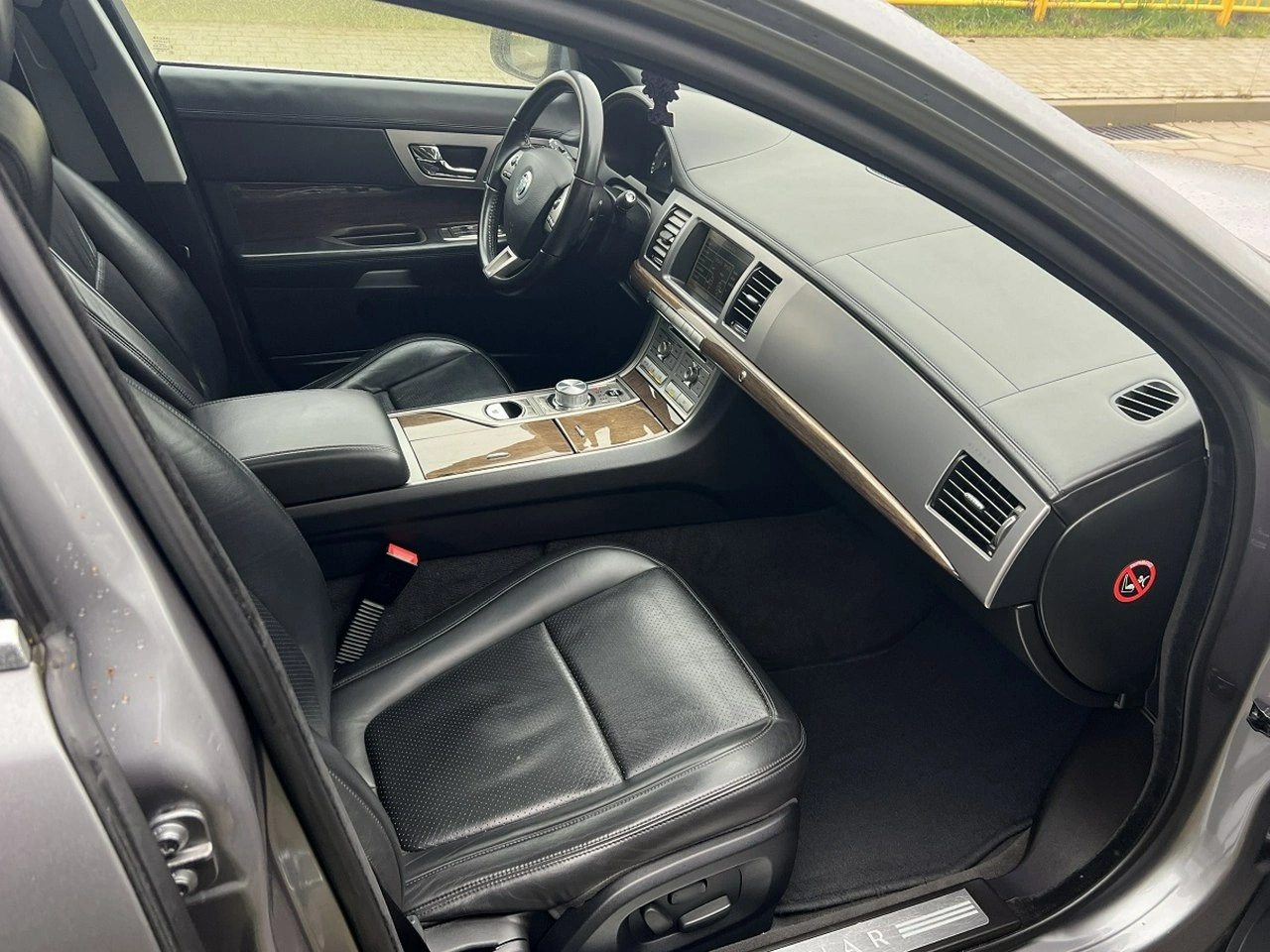 Jaguar XF - Zdjęcie 6