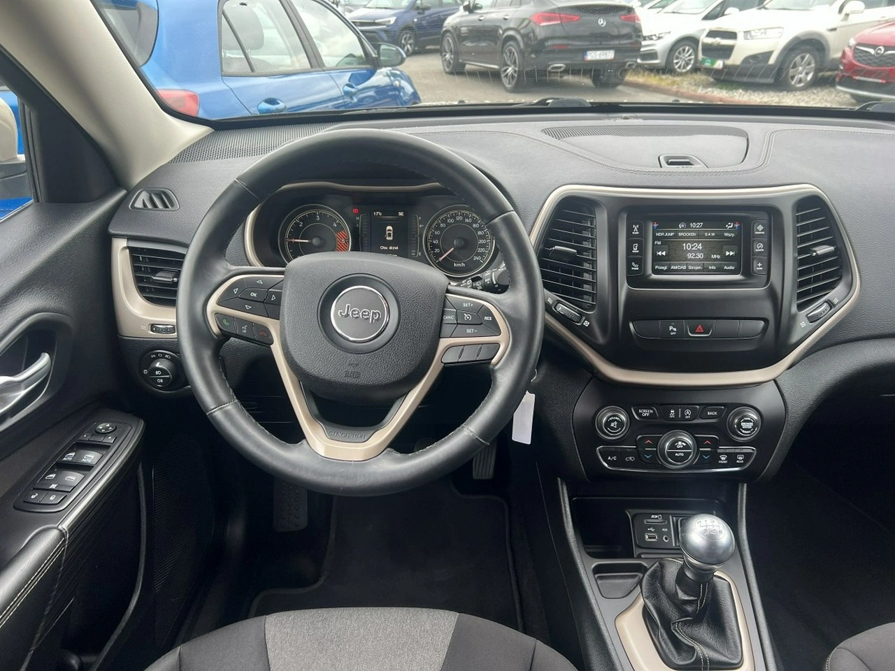 Jeep Cherokee - Zdjęcie 9