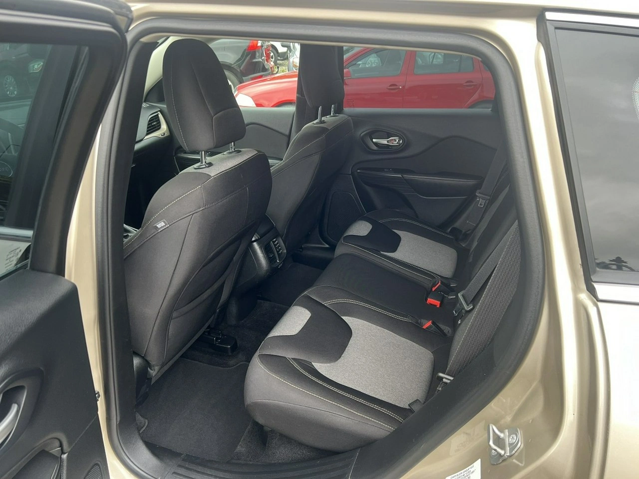 Jeep Cherokee - Zdjęcie 8