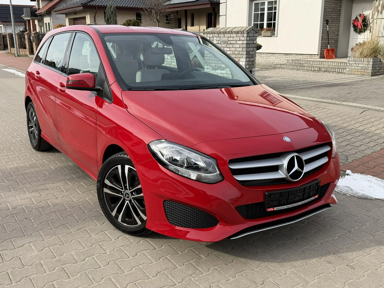 Mercedes B 180 - Główne zdjęcie
