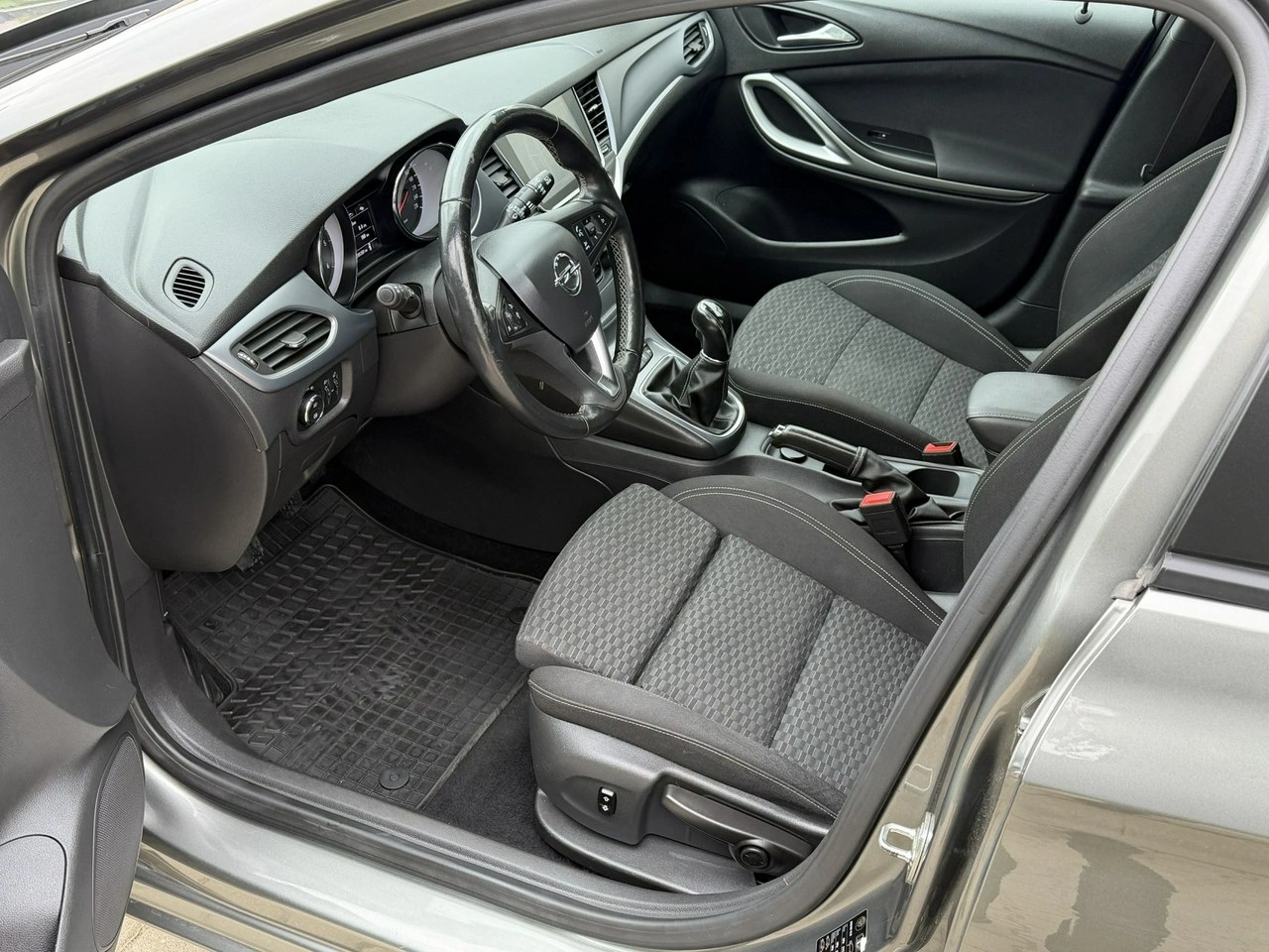 Opel Astra - Zdjęcie 9