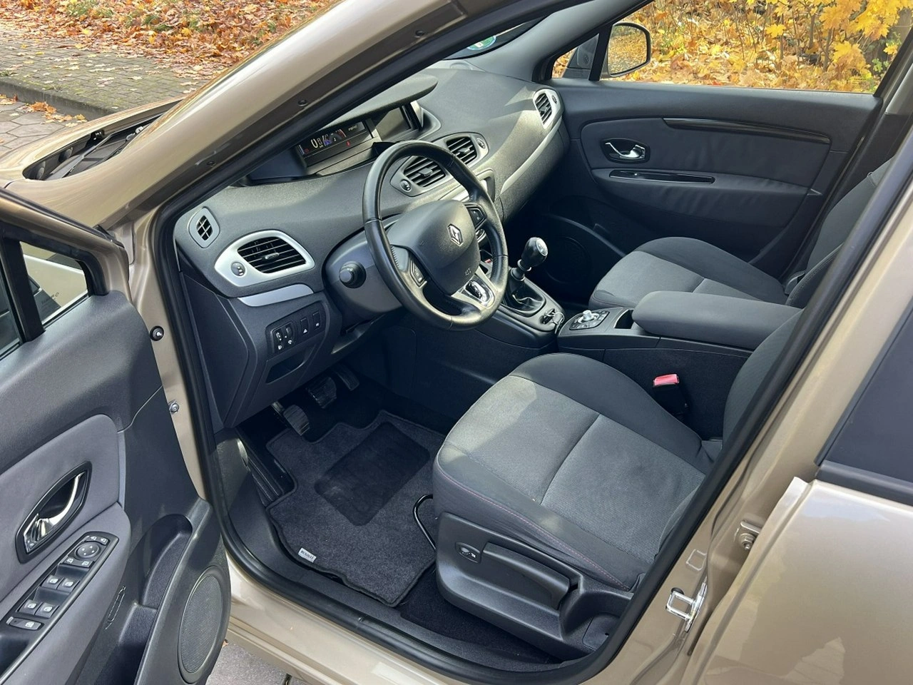 Renault Scenic - Zdjęcie 10