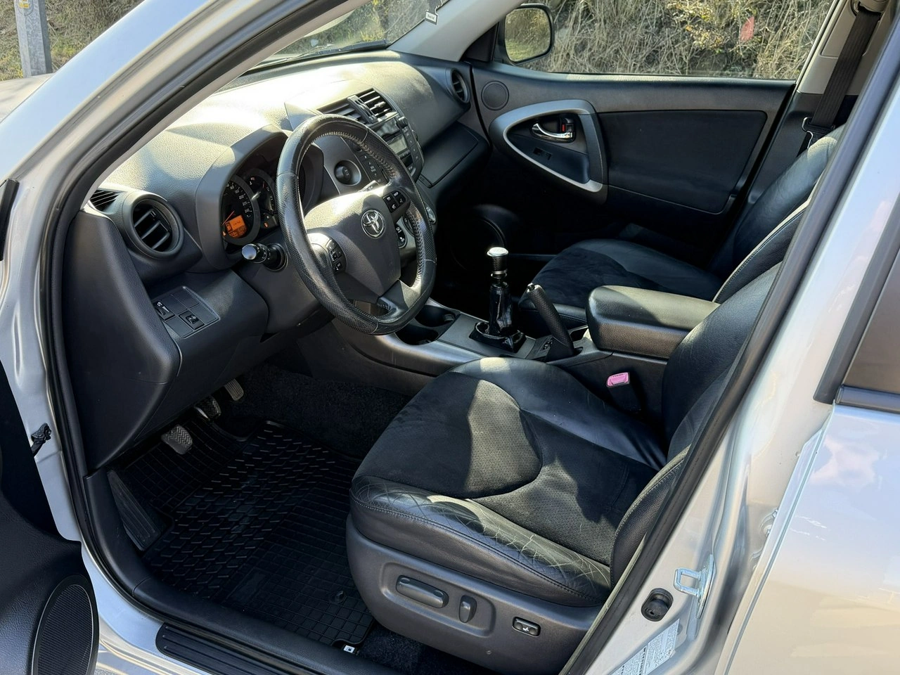 Toyota RAV-4 - Zdjęcie 8
