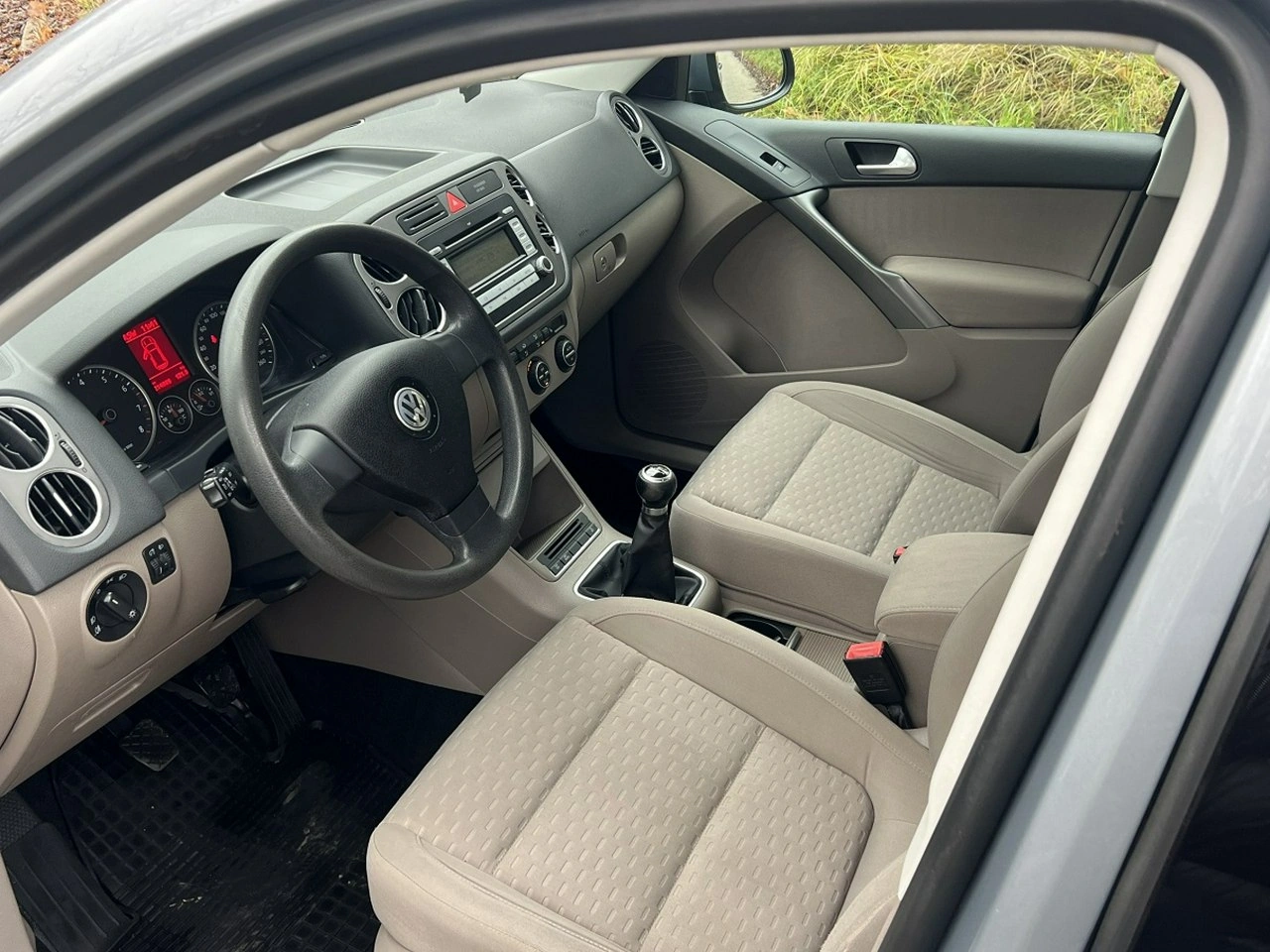 Volkswagen Tiguan - Zdjęcie 9