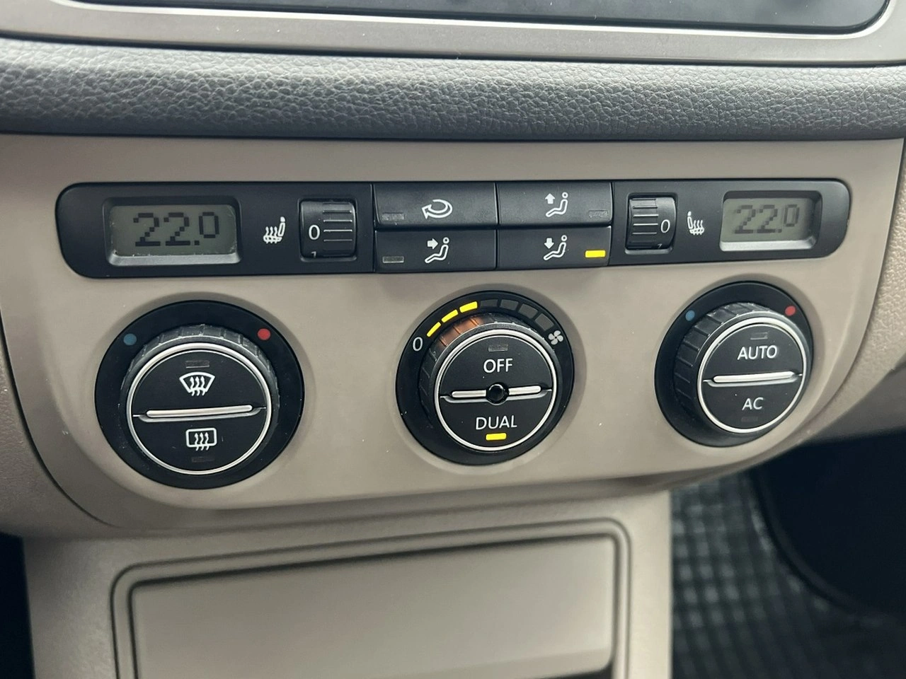 Volkswagen Tiguan - Zdjęcie 11