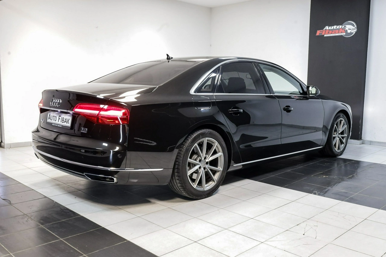 Audi A8 - Zdjęcie 11