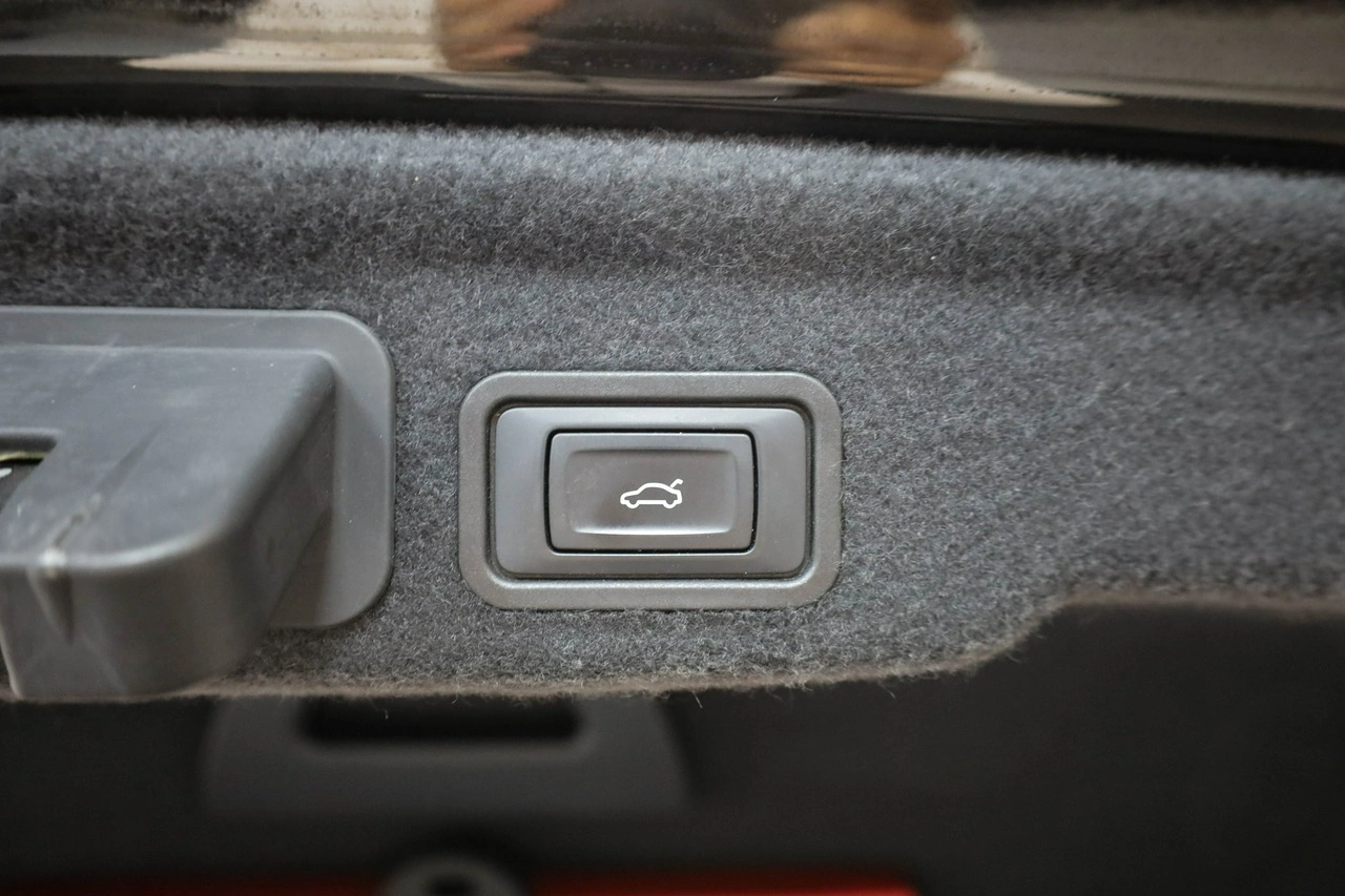Audi A8 - Zdjęcie 13