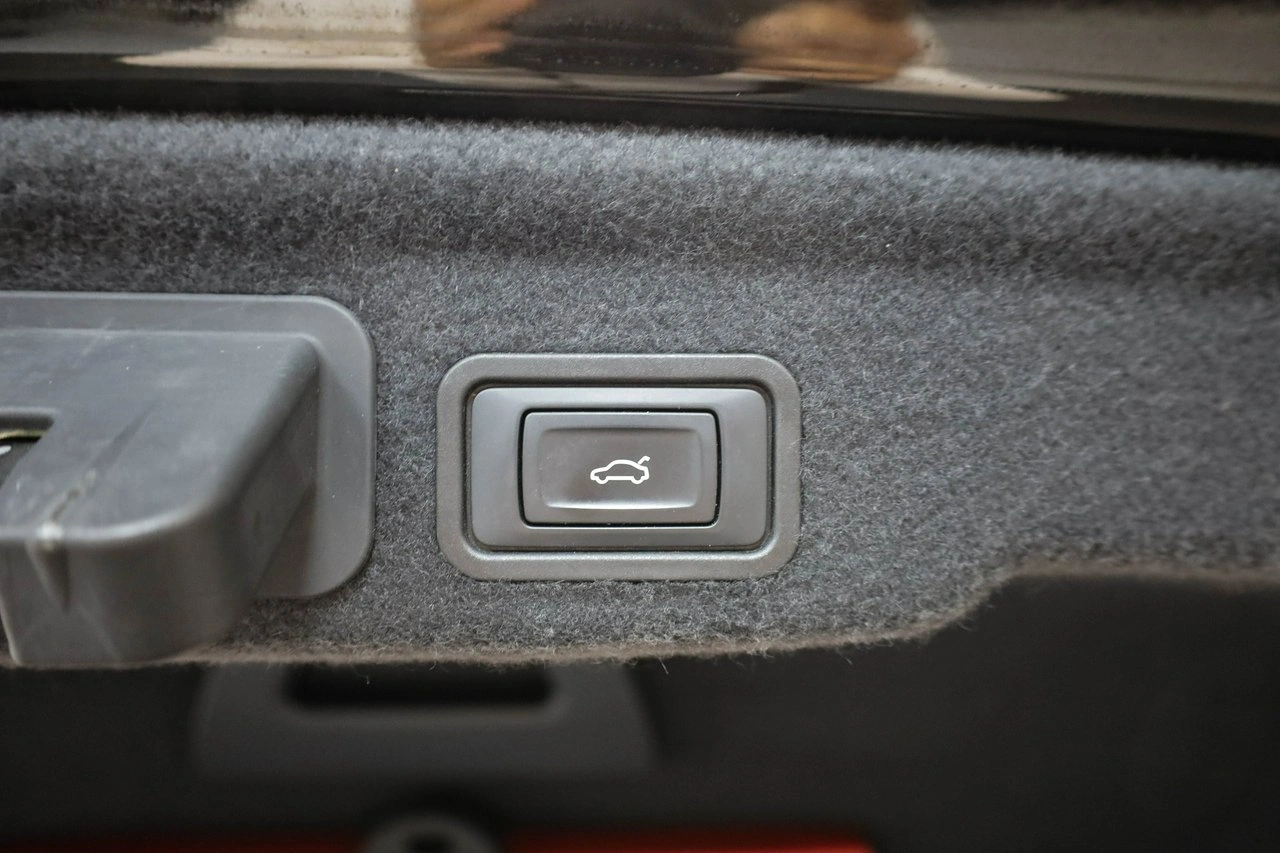 Audi A8 - Zdjęcie 13