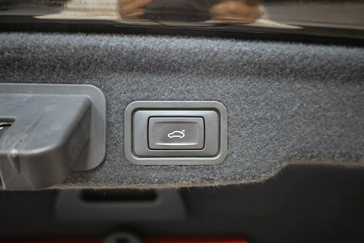 Audi A8 - Zdjęcie 13