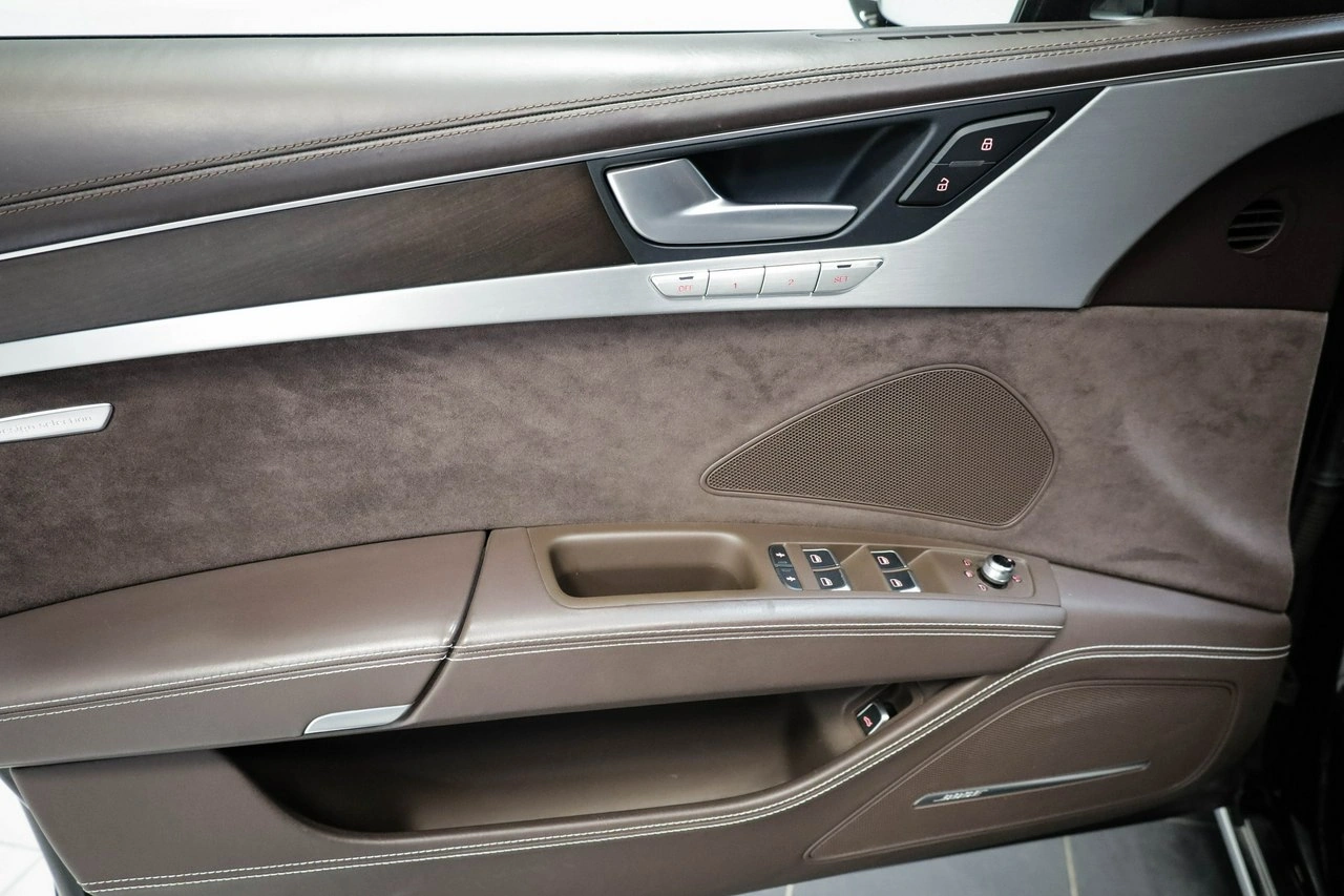 Audi A8 - Zdjęcie 18