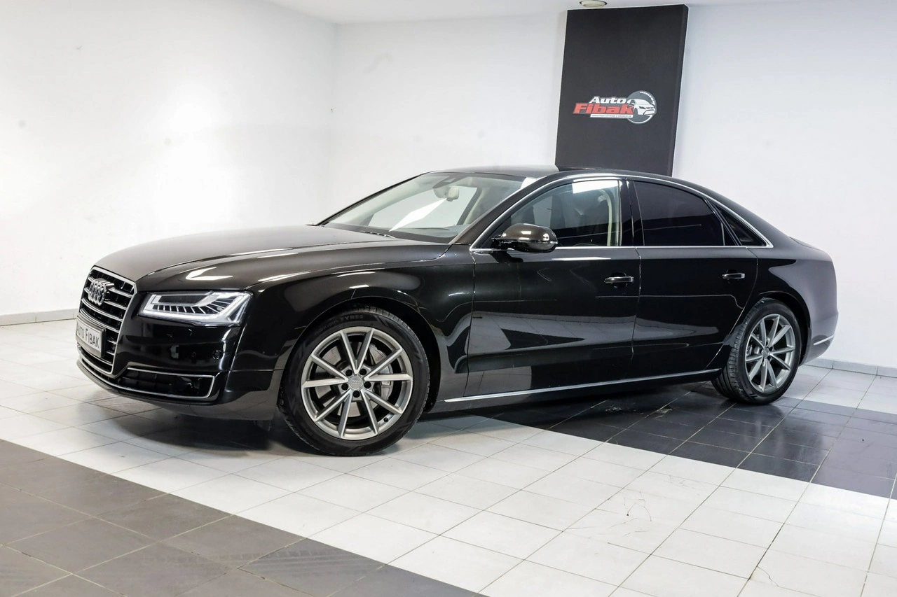 Audi A8 - Zdjęcie 1