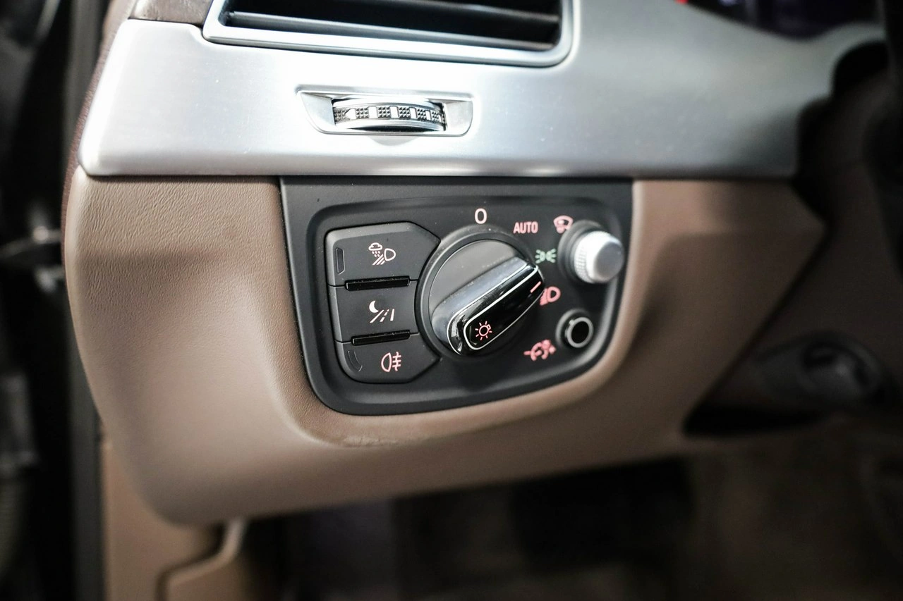 Audi A8 - Zdjęcie 21