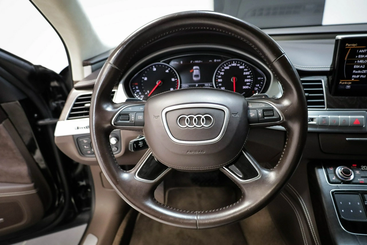 Audi A8 - Zdjęcie 18