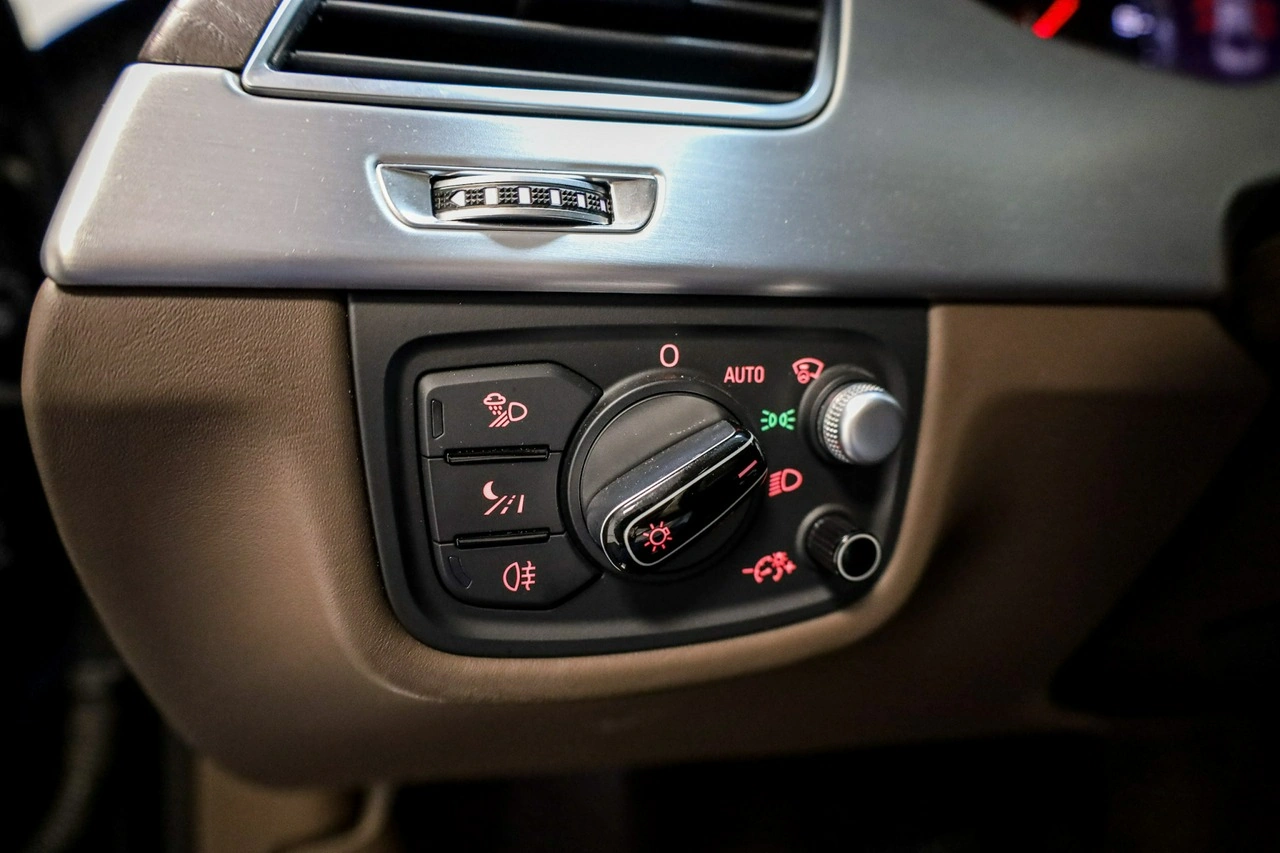 Audi A8 - Zdjęcie 24