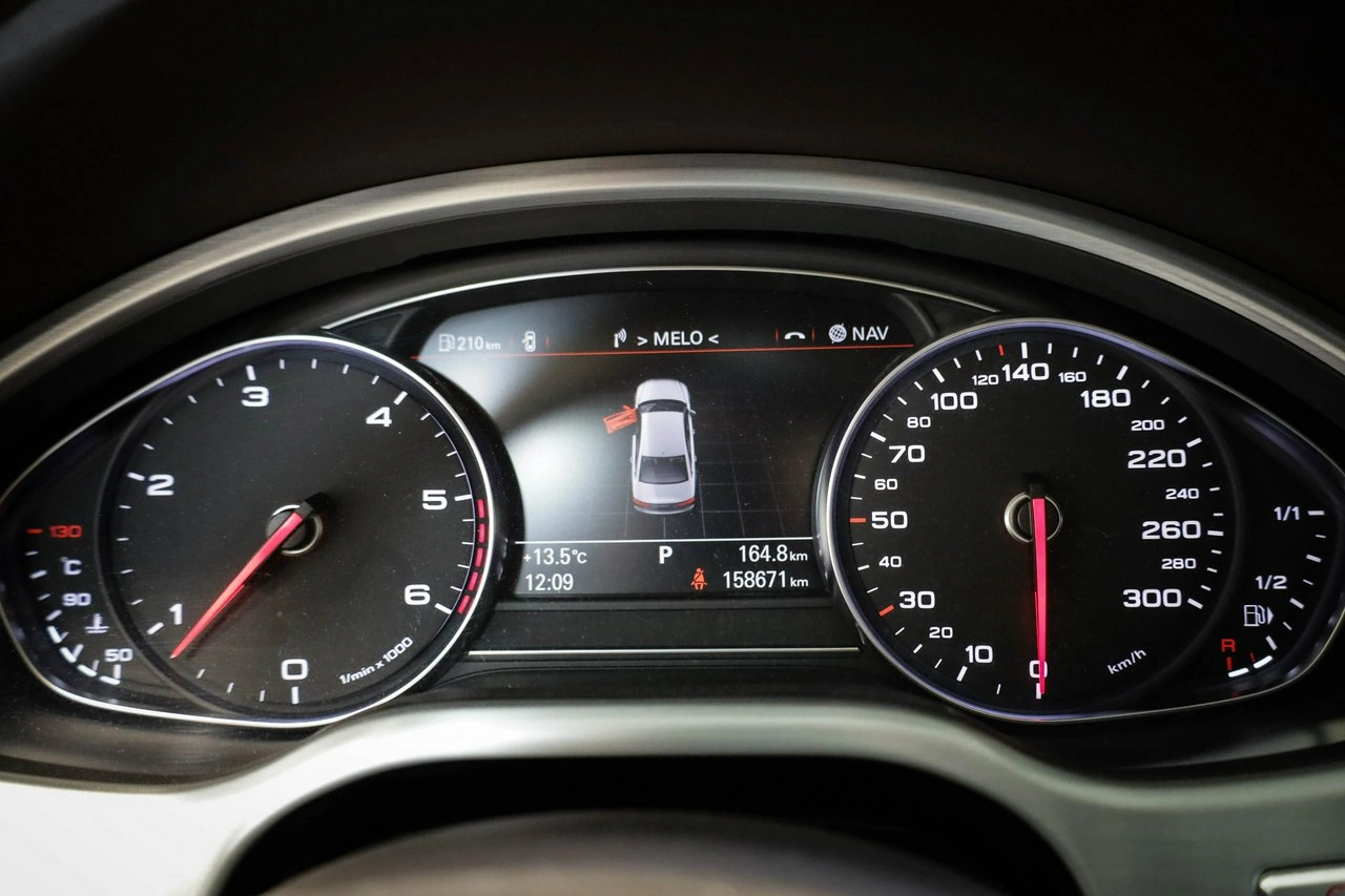 Audi A8 - Zdjęcie 24