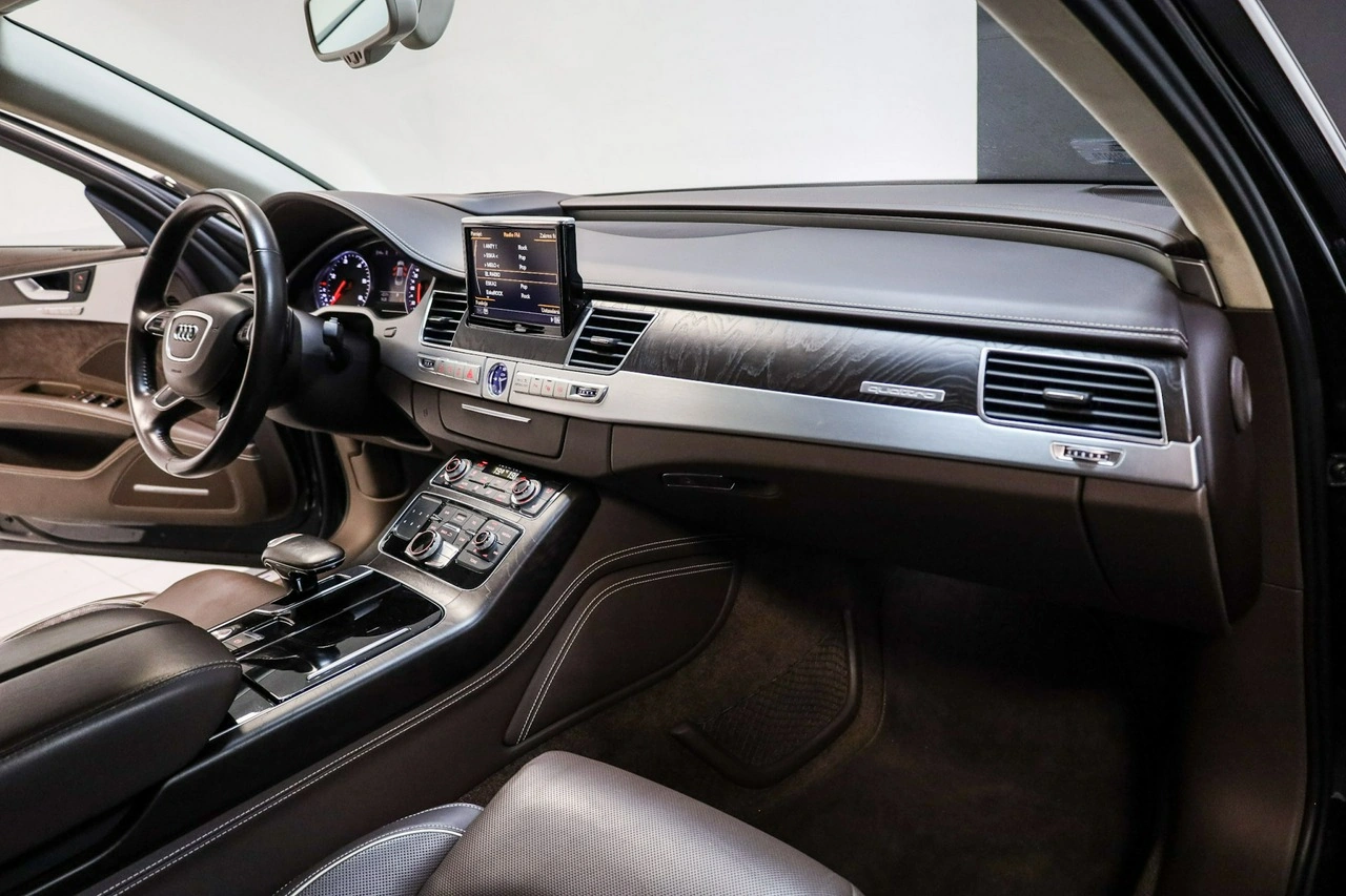 Audi A8 - Zdjęcie 30