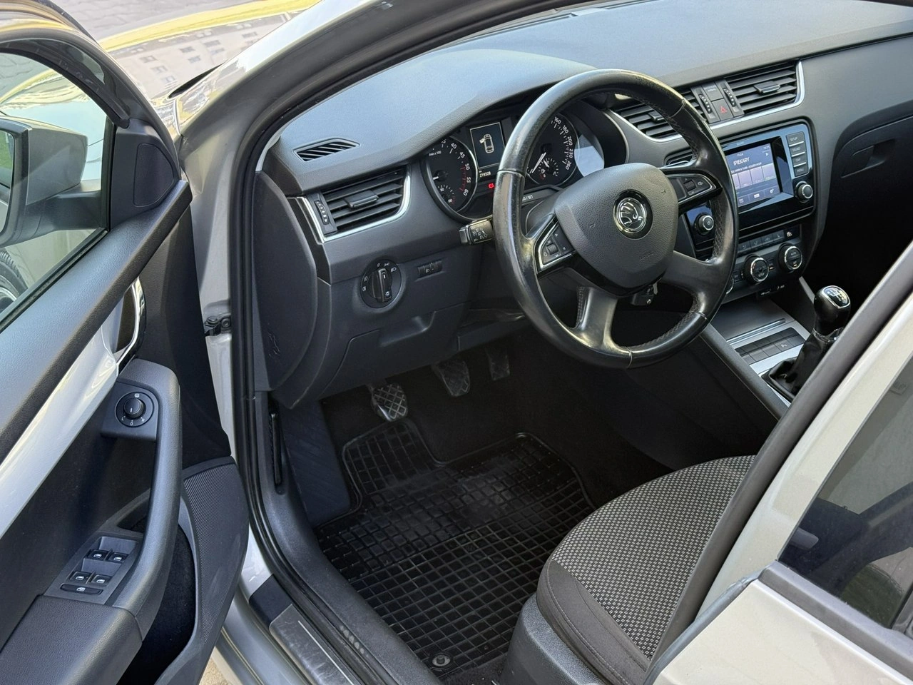 Skoda Octavia - Zdjęcie 4