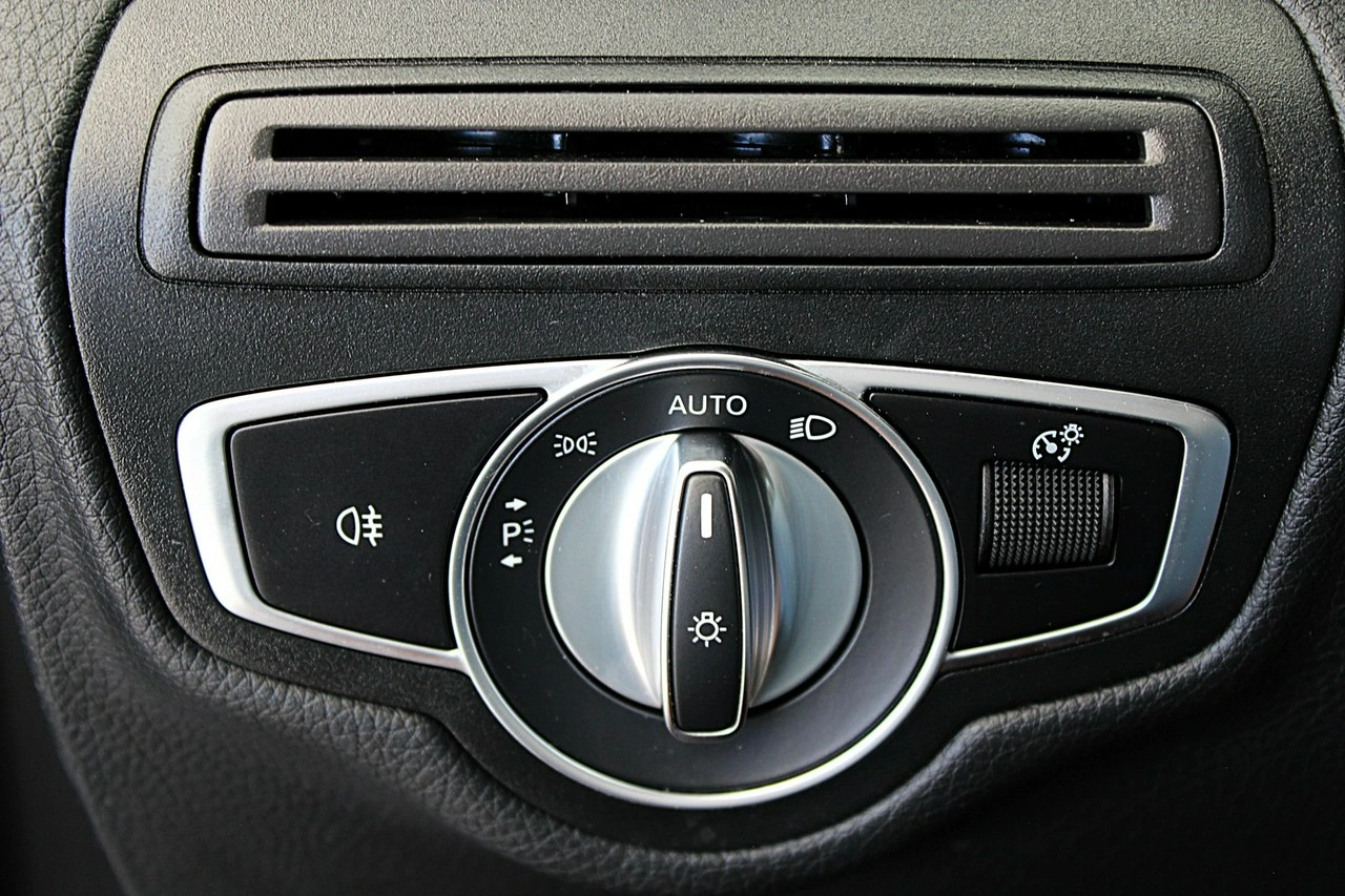 Mercedes GLC 220 - Zdjęcie 21