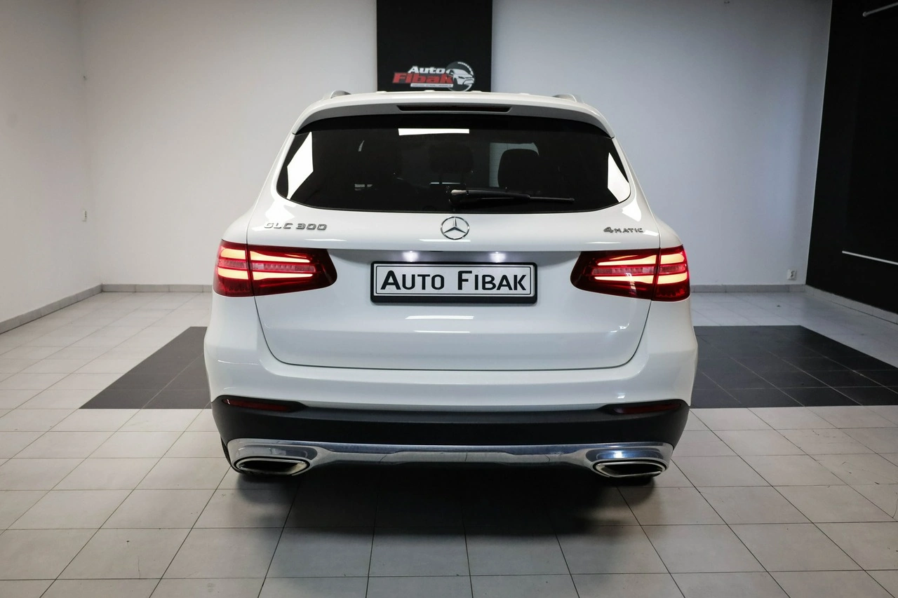 Mercedes GLC 300 - Zdjęcie 11