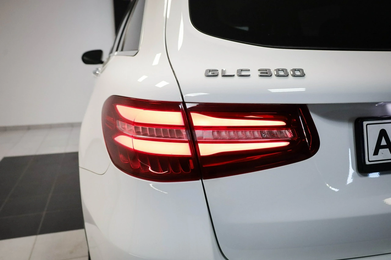 Mercedes GLC 300 - Zdjęcie 14