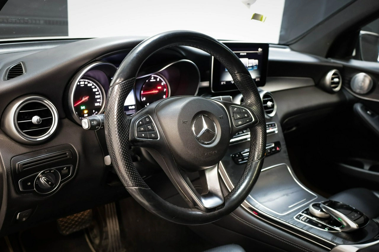 Mercedes GLC 300 - Zdjęcie 18