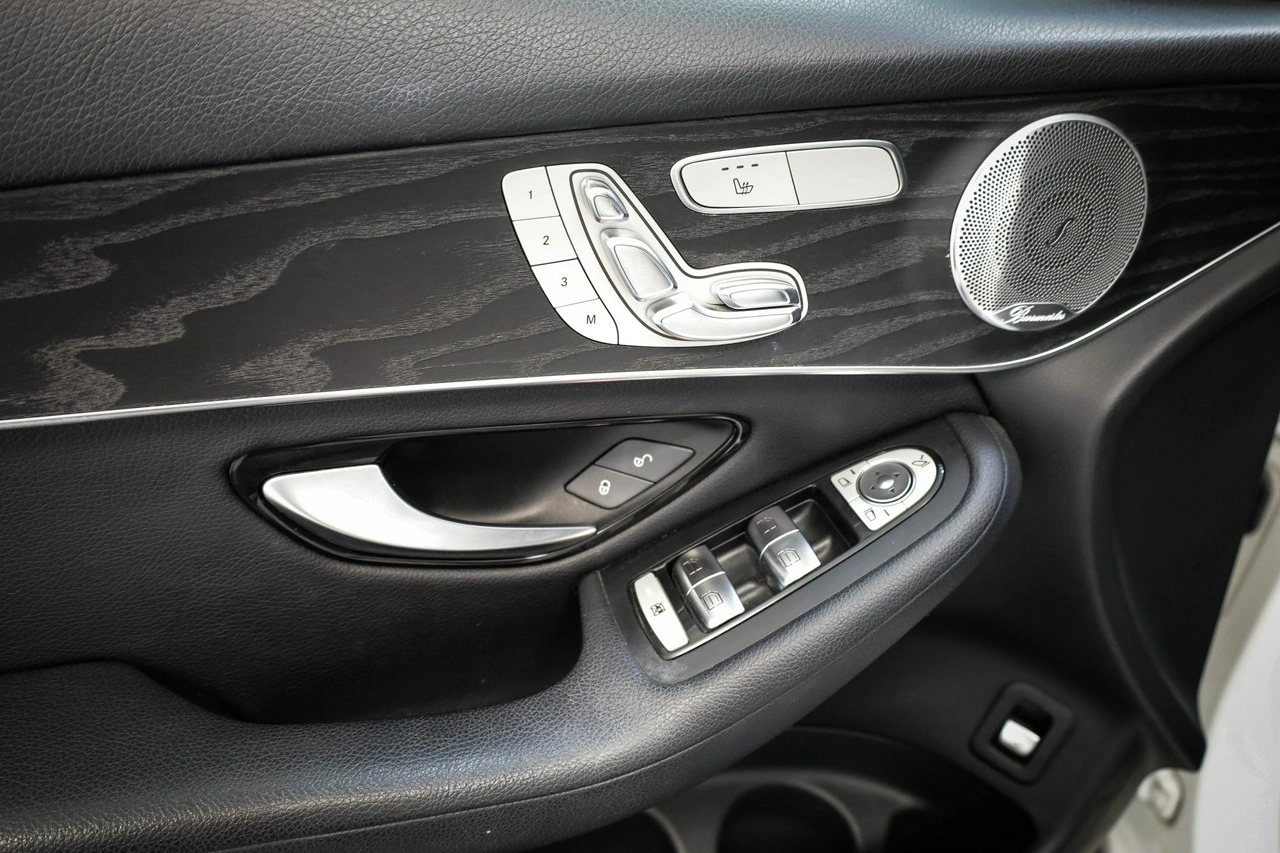Mercedes GLC 300 - Zdjęcie 20