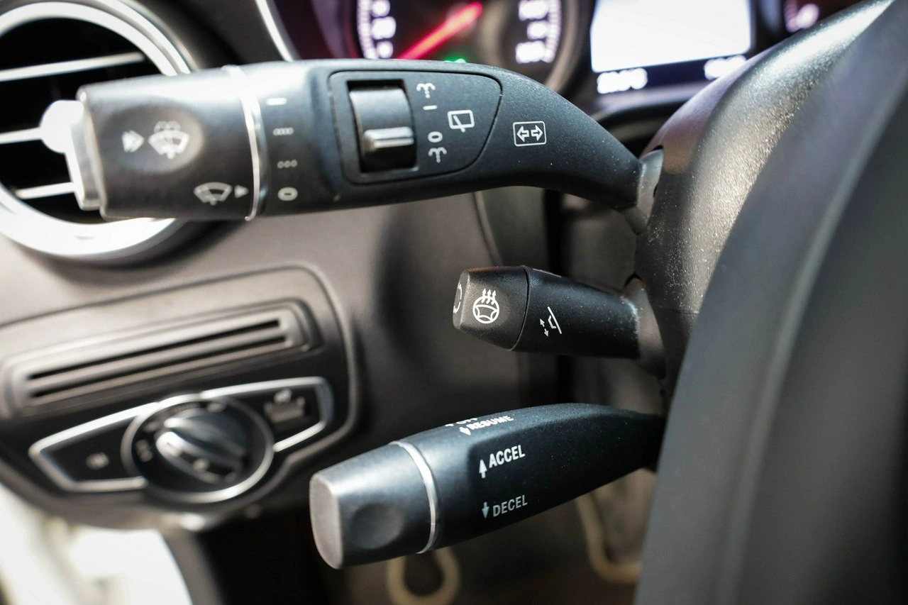 Mercedes GLC 300 - Zdjęcie 23