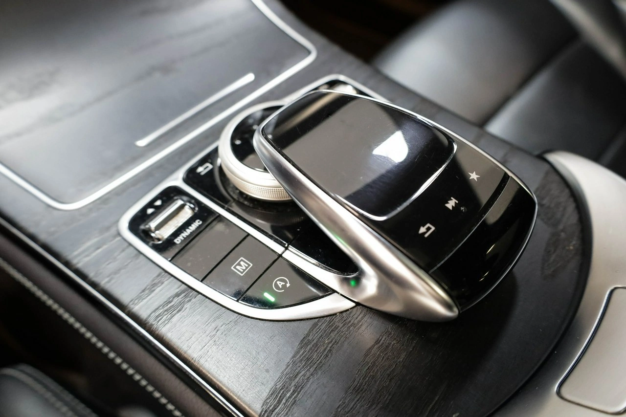 Mercedes GLC 300 - Zdjęcie 27