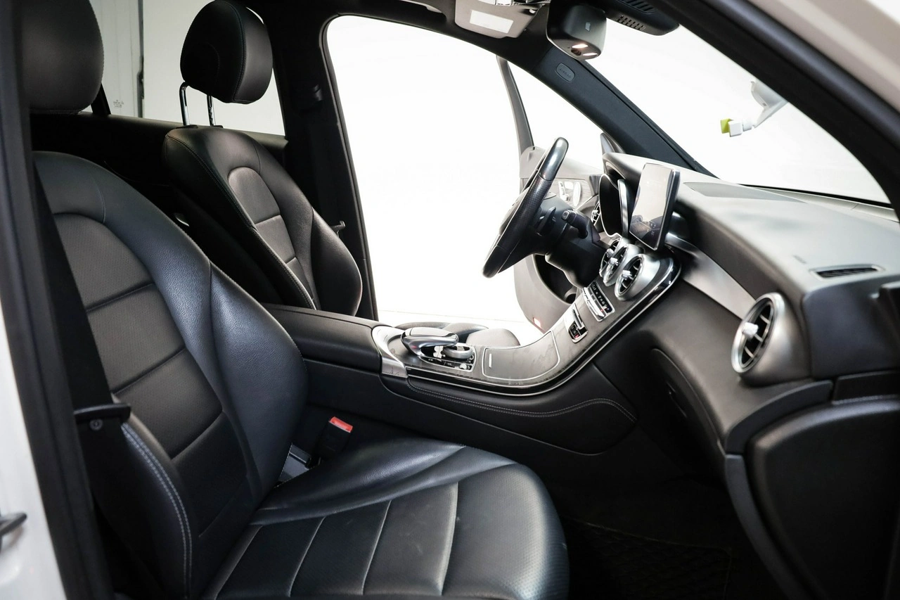 Mercedes GLC 300 - Zdjęcie 30