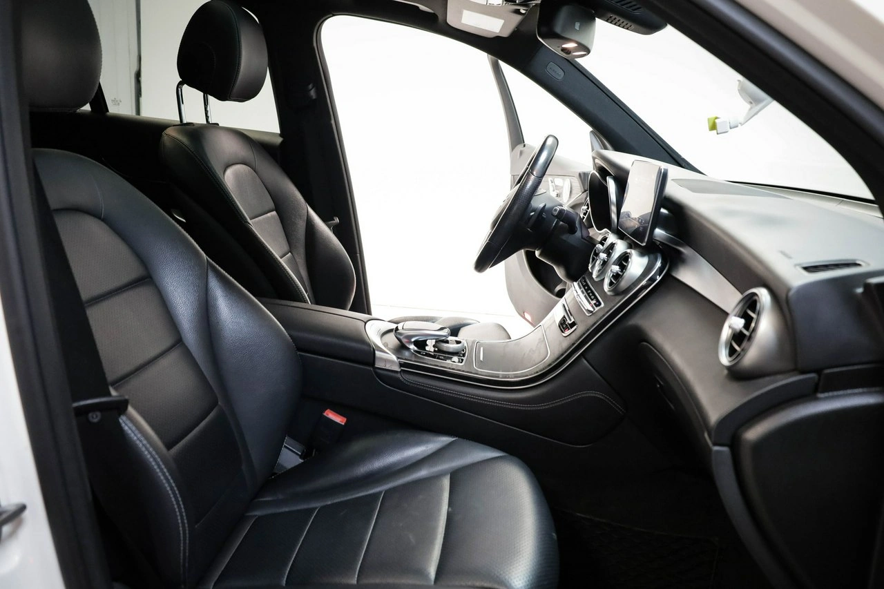 Mercedes GLC 300 - Zdjęcie 30