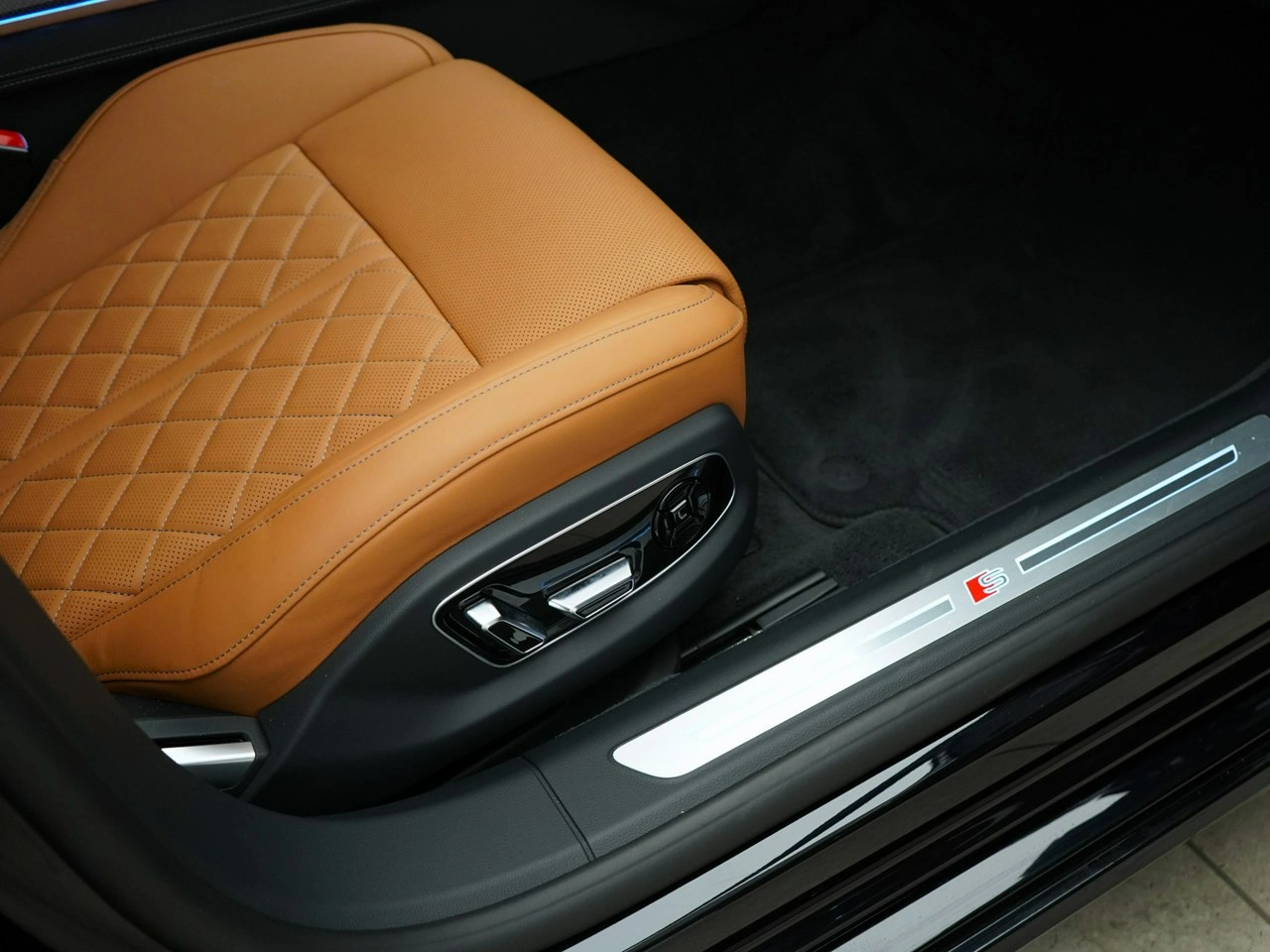 Audi A8 - Zdjęcie 15