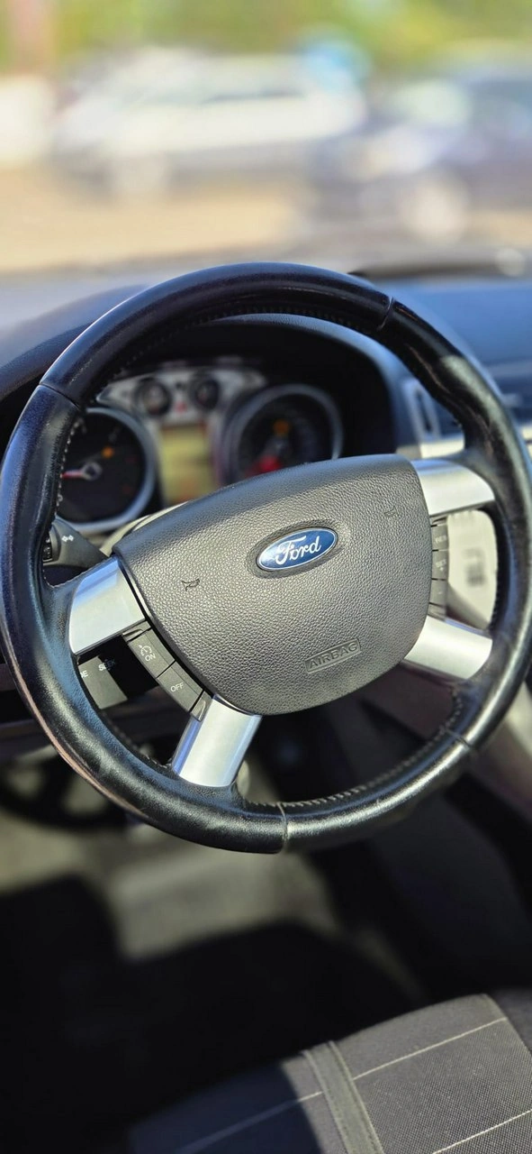 Ford Kuga - Zdjęcie 17