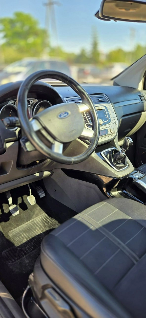 Ford Kuga - Zdjęcie 16