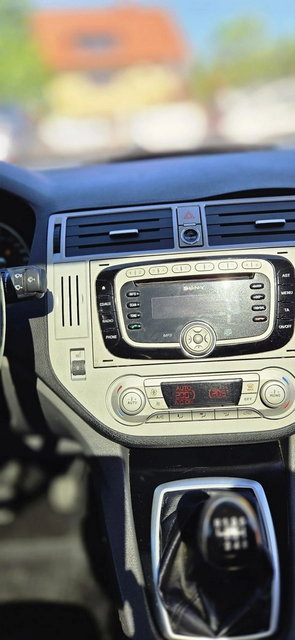 Ford Kuga - Zdjęcie 18