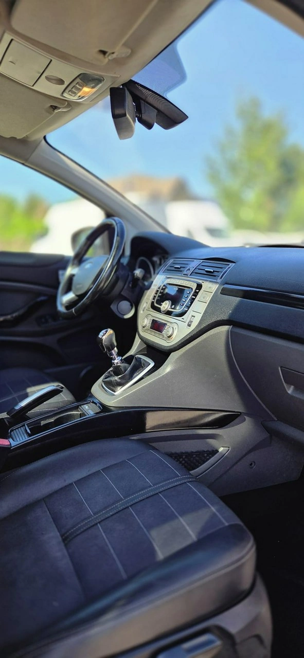 Ford Kuga - Zdjęcie 15